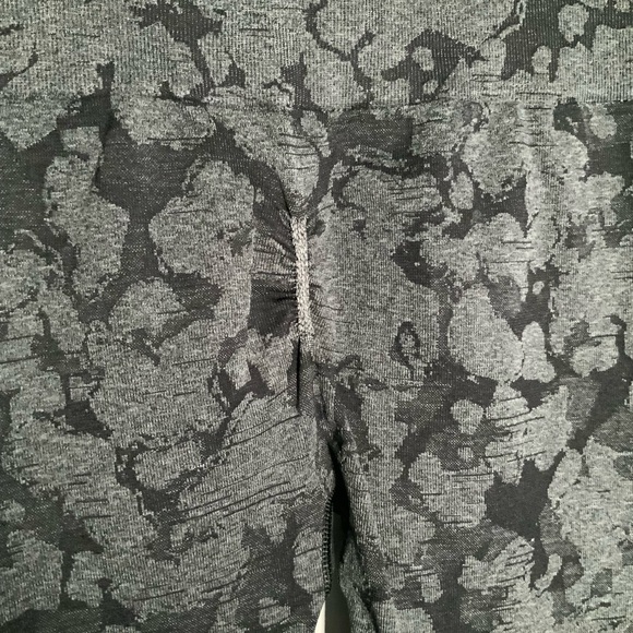 Gymshark Black High-Waisted Leggings - Picture 3 of 5